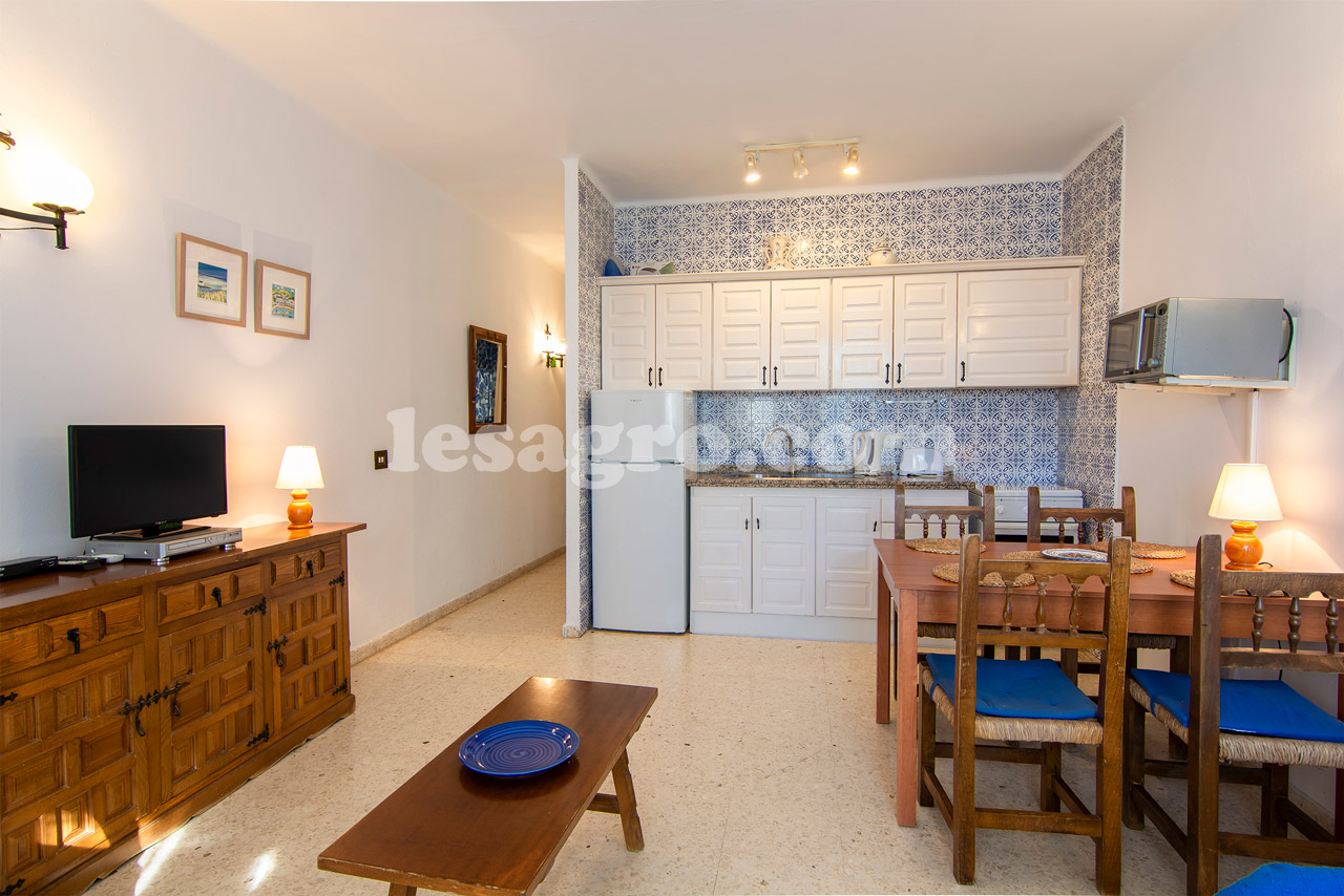 Very nice one bedroomed corner unit with garden for sale in Capistrano Village.