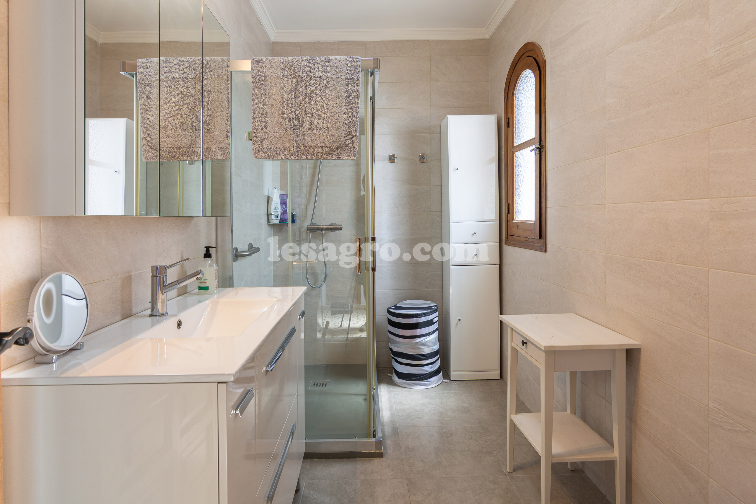 Beautiful Detached 3 bedroomed property with swimming pool in el capistrano village