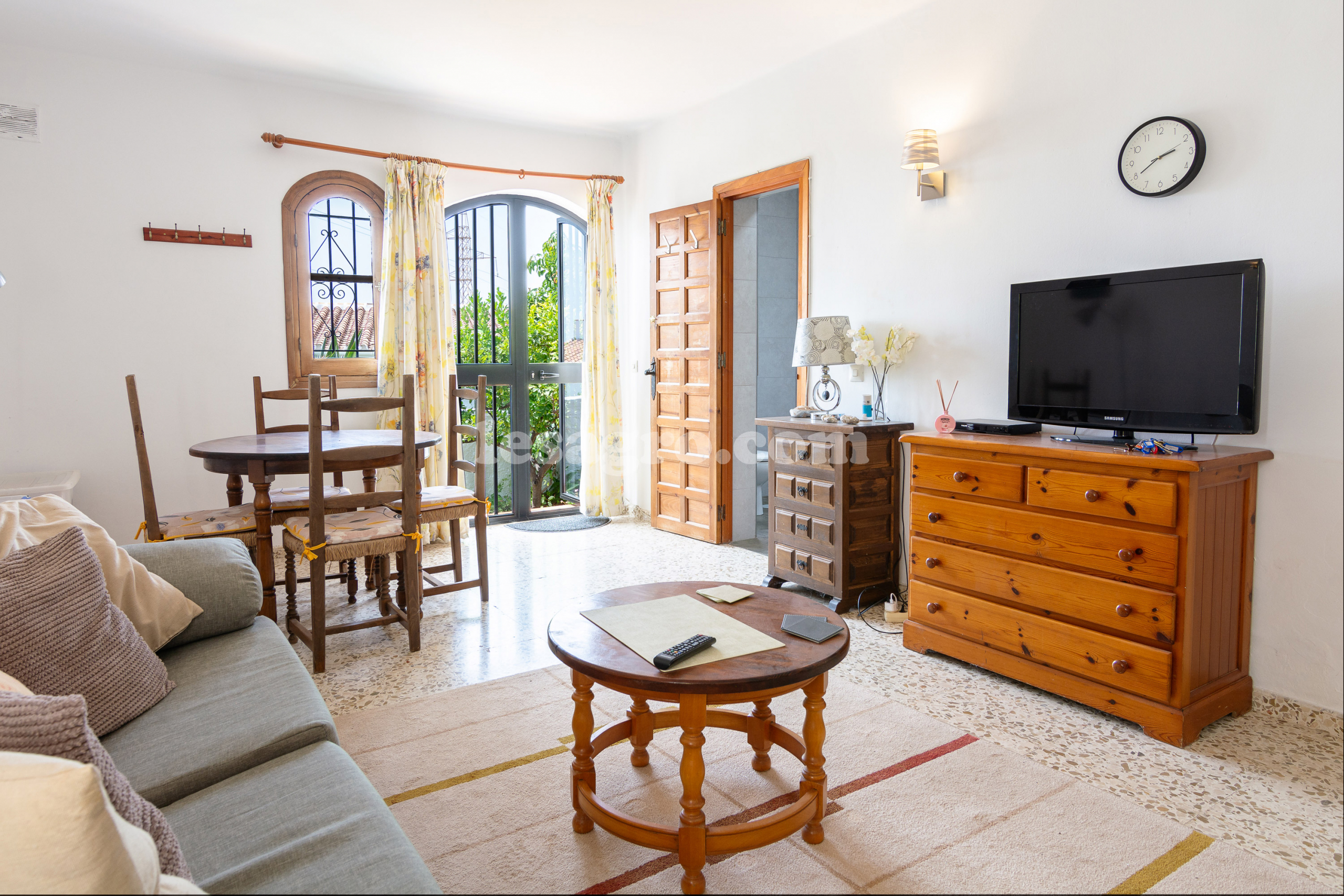 Beautiful Detached 3 bedroomed property with swimming pool in el capistrano village