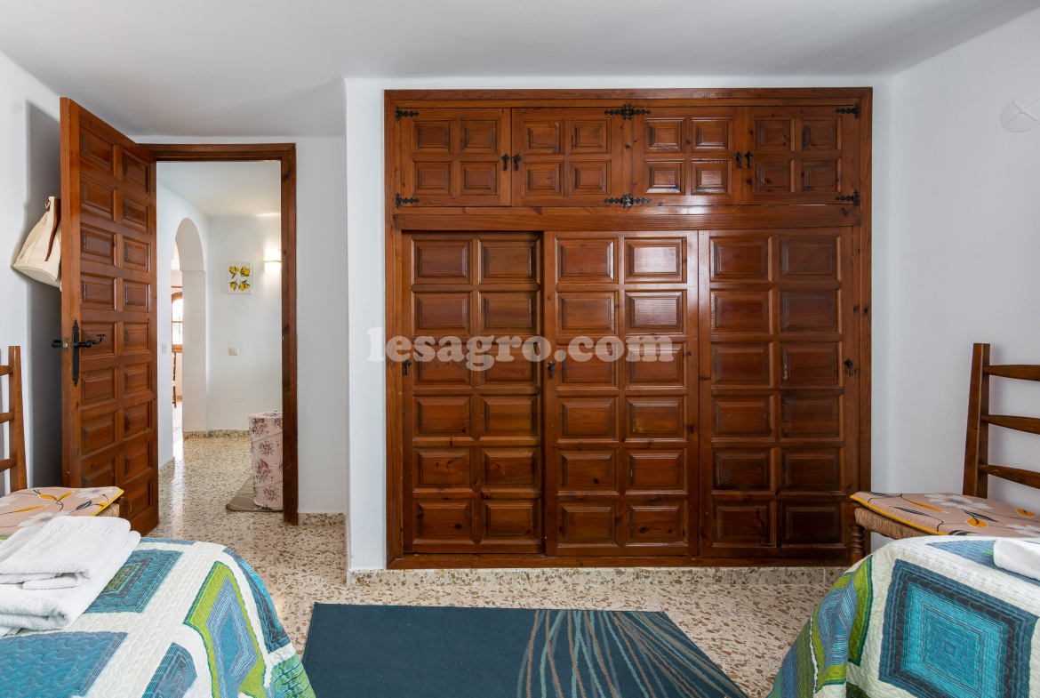Beautiful Detached 3 bedroomed property with swimming pool in el capistrano village