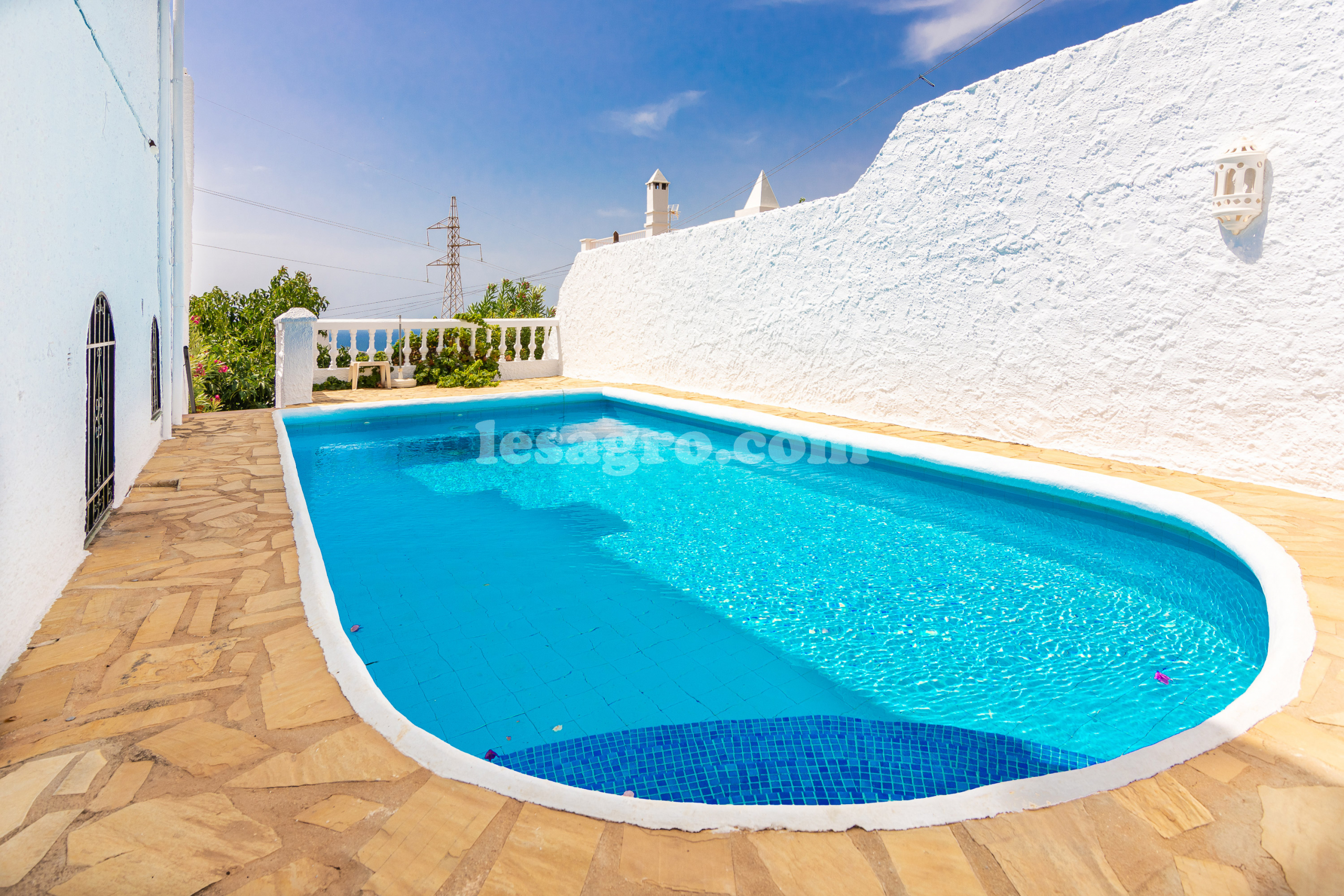 Beautiful Detached 3 bedroomed property with swimming pool in el capistrano village