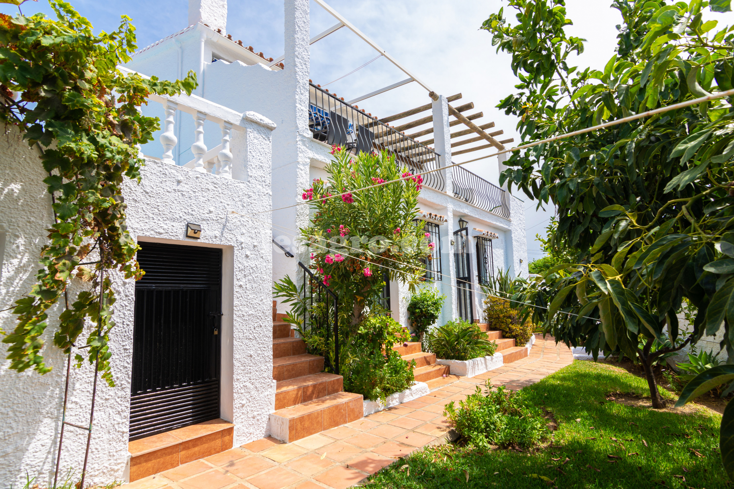 Beautiful Detached 3 bedroomed property with swimming pool in el capistrano village