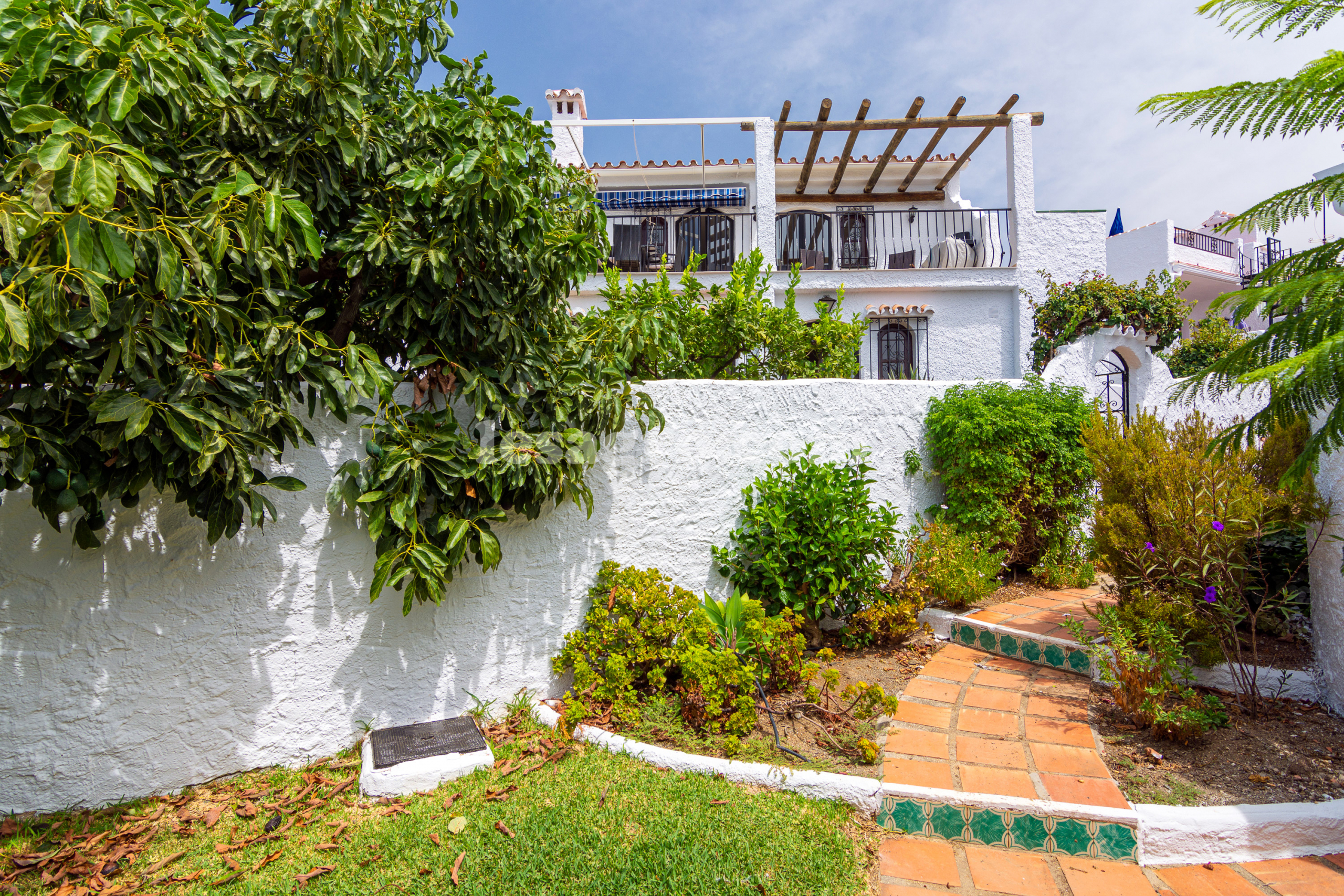 Beautiful Detached 3 bedroomed property with swimming pool in el capistrano village