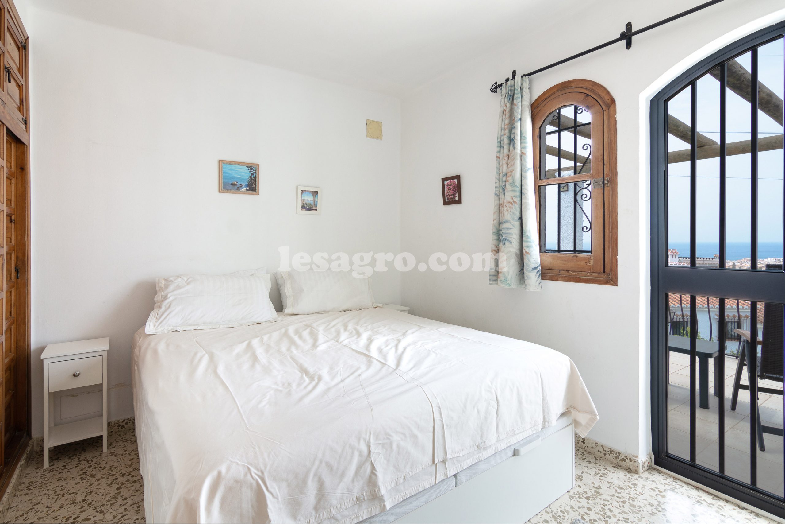 Beautiful Detached 3 bedroomed property with swimming pool in el capistrano village