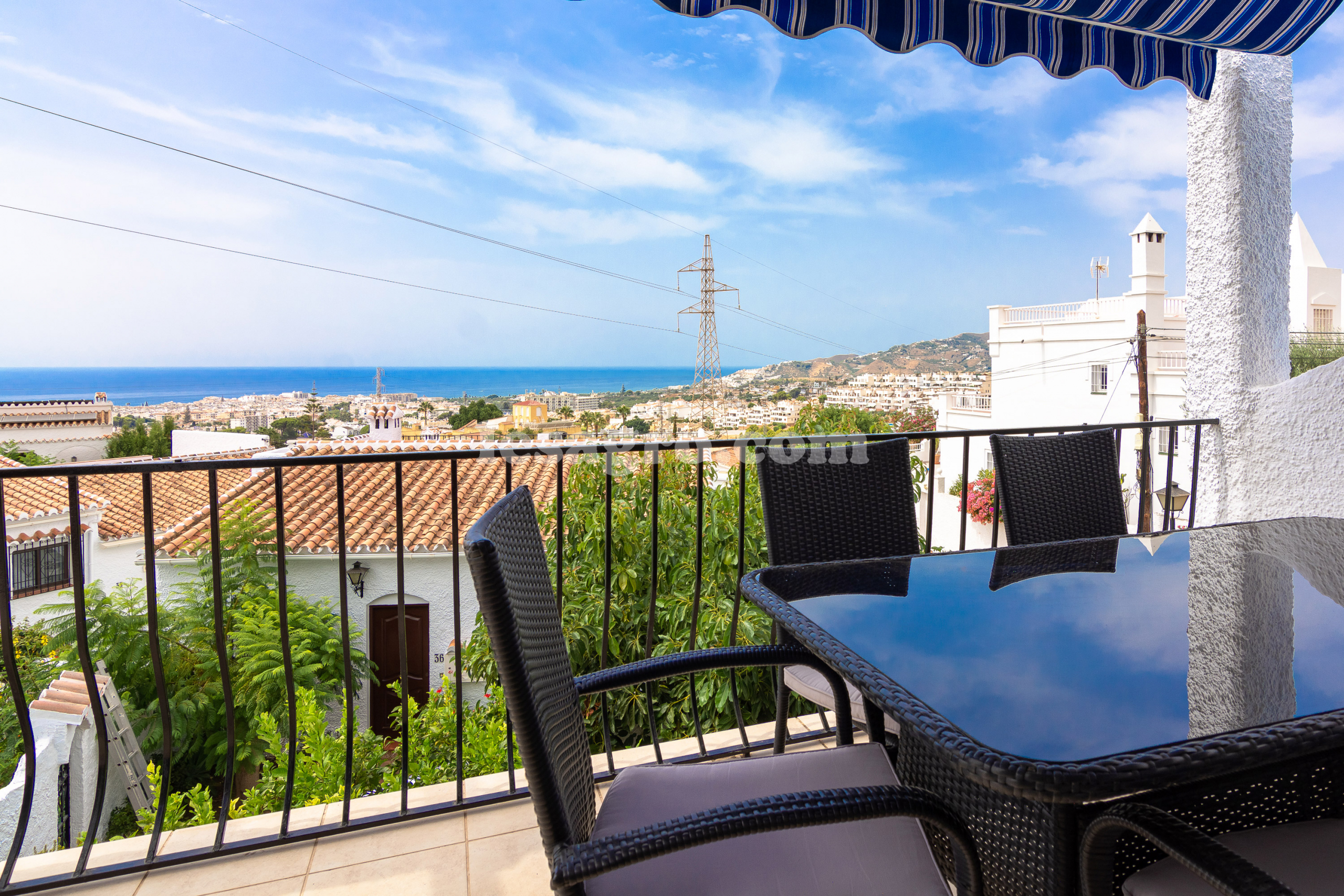 Beautiful Detached 3 bedroomed property with swimming pool in el capistrano village