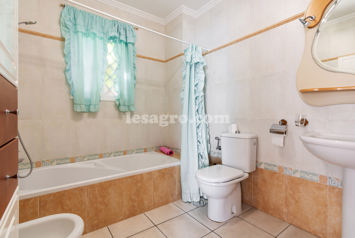 Lesagro - for sale-Beautiful 4 bedroomed detached villa-tamango hill-nerja -torrox