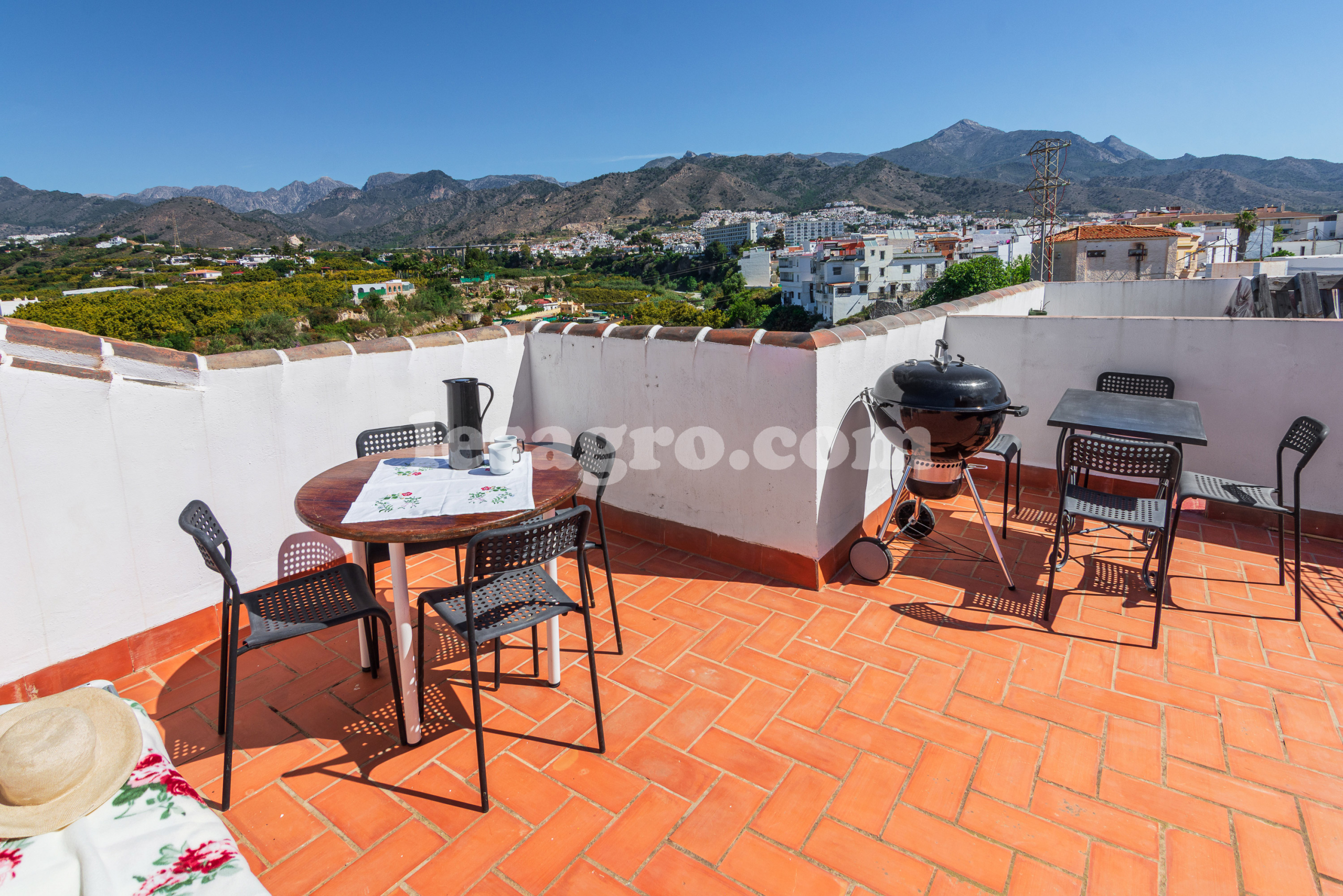Apartment with beautiful views in Nerja for sale