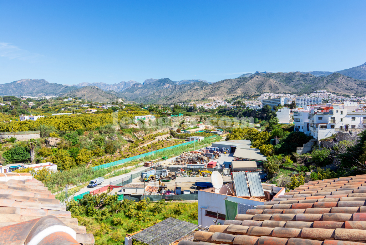 Apartment with beautiful views in Nerja for sale