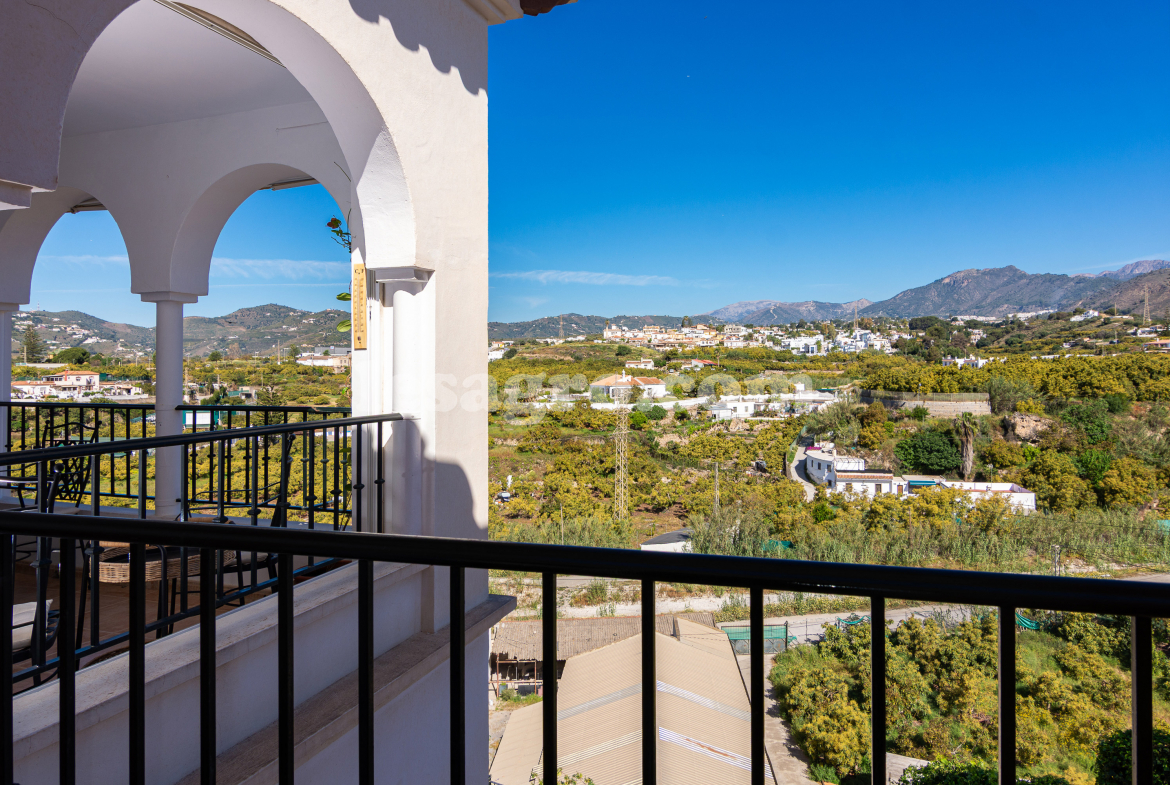 Apartment with beautiful views in Nerja for sale