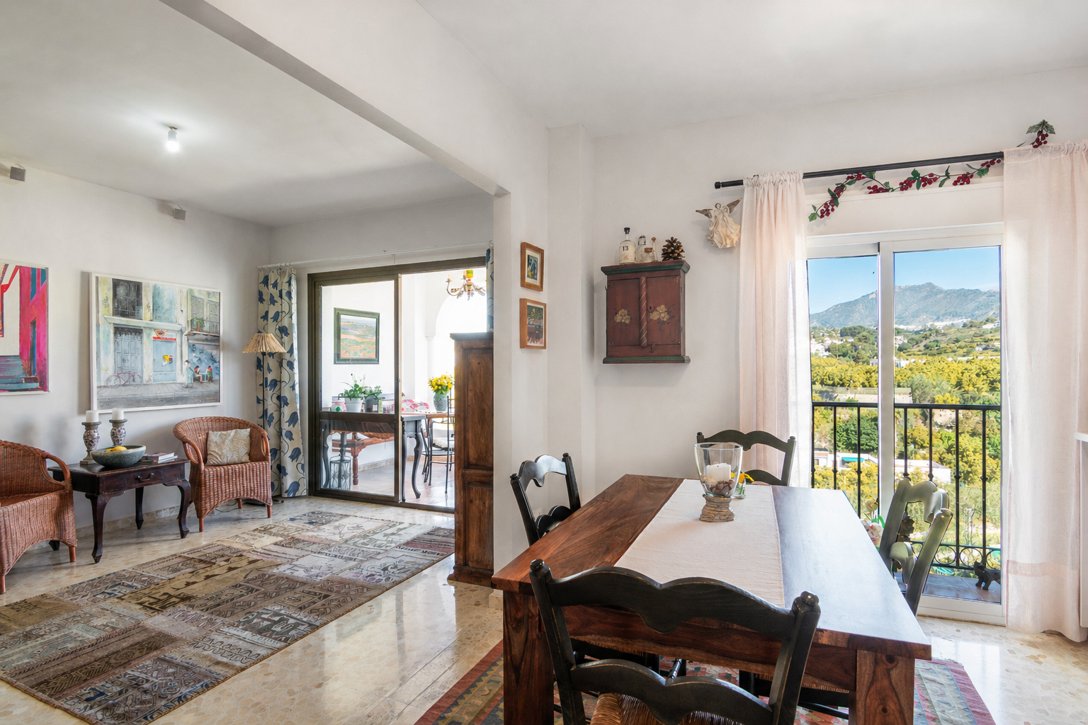 Apartment with beautiful views in Nerja for sale