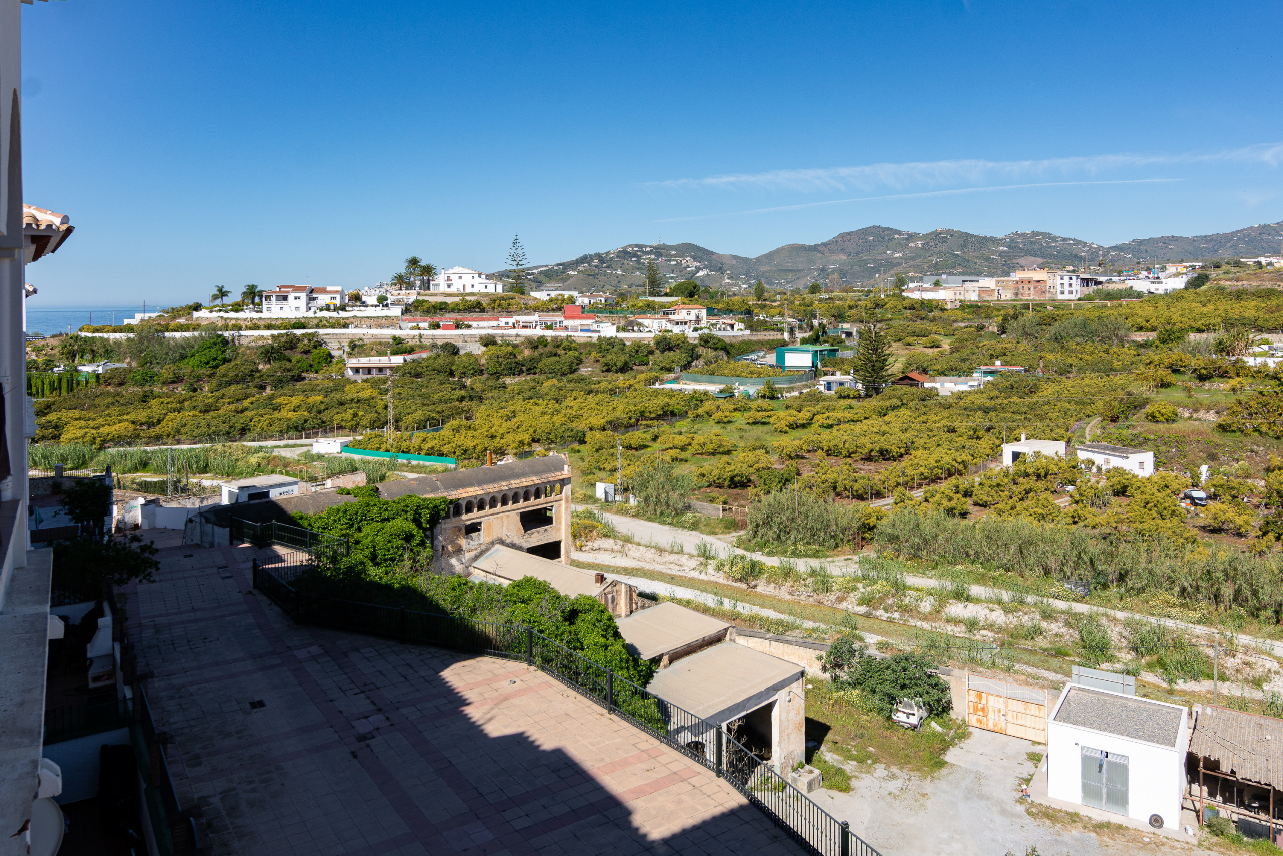 Apartment with beautiful views in Nerja for sale